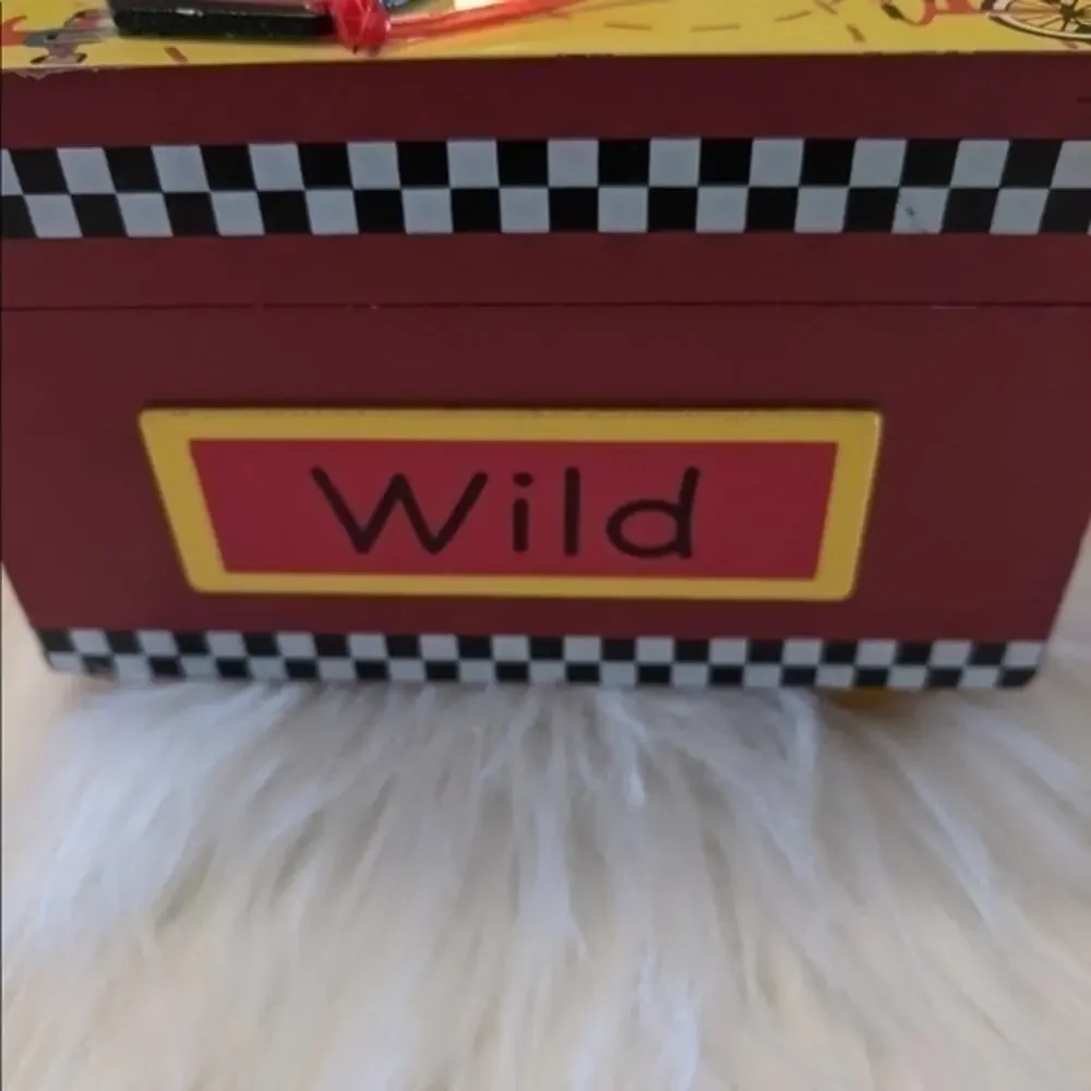 WOODEN BOX 